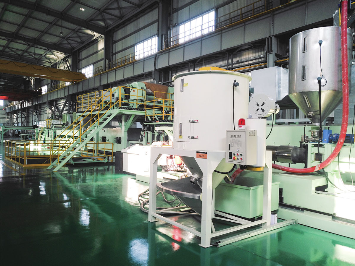 Ligne de production de panneaux composites métalliques bidirectionnels A2/B1