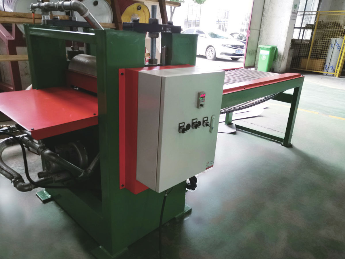 Machine de délaminage de panneaux hors ligne