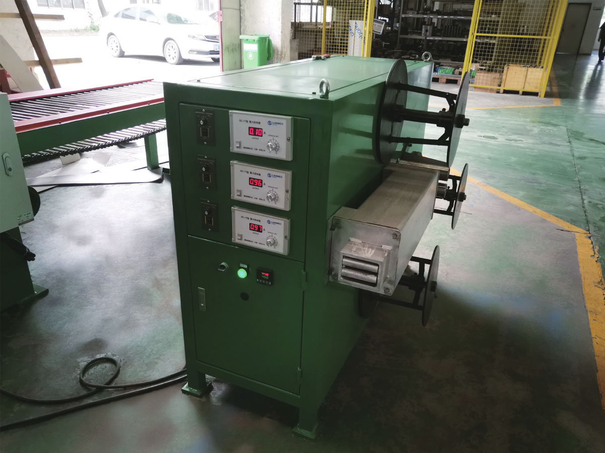 Machine de délaminage des bords de coupe en ligne