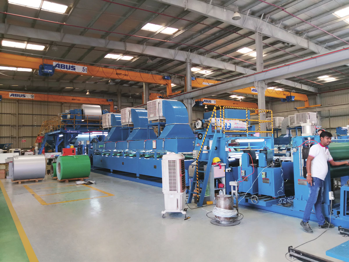 Ligne de production de panneaux composites en métal (aluminium)